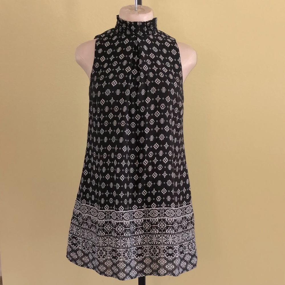 Speechless Women’s Sleeveless Mock Neck Shift Dress
